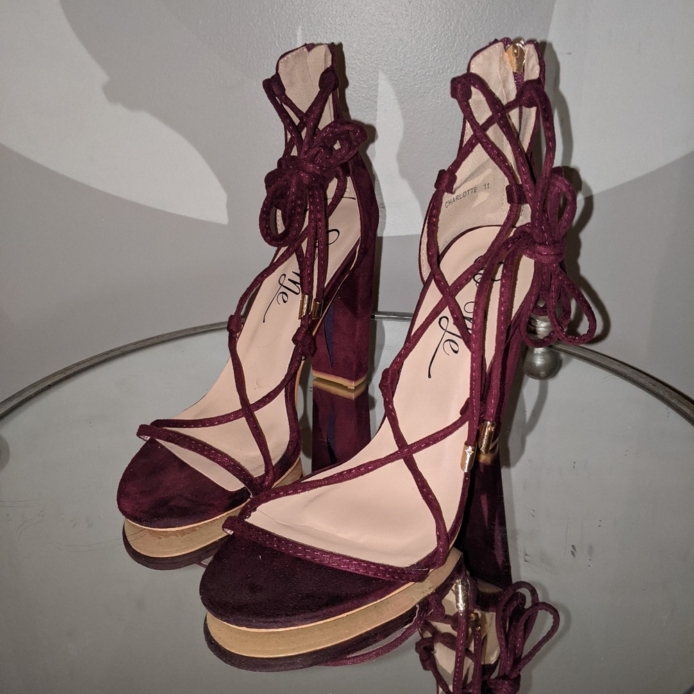 FASHION NOVA - Burgundy Suede Heel